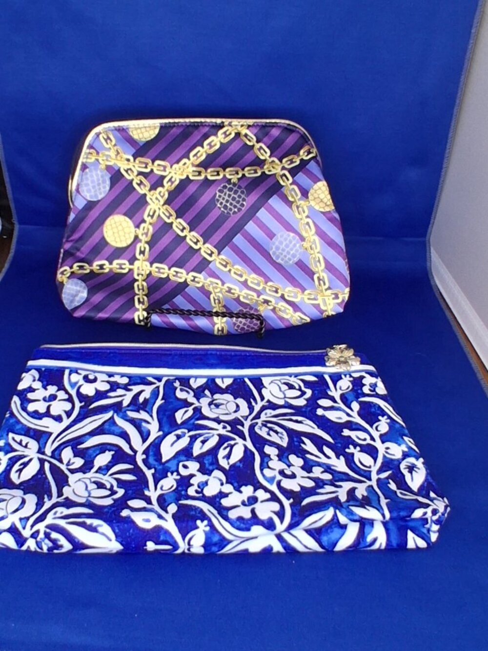 Estée Lauder Cosmetic Bag Duo Floral Pouch & Gold Chain Print Case